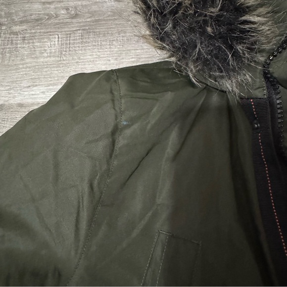 Michael Kors Big Boy Olive Green Puffer parka Coat with Faux Fur Hooded bib - Picture 10 of 12